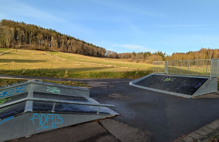 Skateanlage neben dem Bolzplatz im Wohngebiet am Schwarzbach Friedrichroda