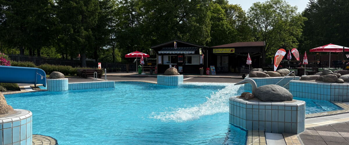 Wasserbecken im Freibad Finsterbergen