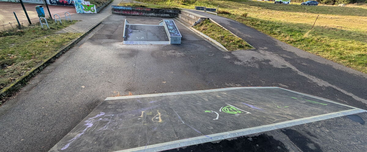 Skateanlage neben dem Bolzplatz im Wohngebiet am Schwarzbach Friedrichroda