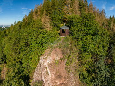 Blick auf den Gottlosbtempel bei Friedirchroda aus der Vogelperspektive